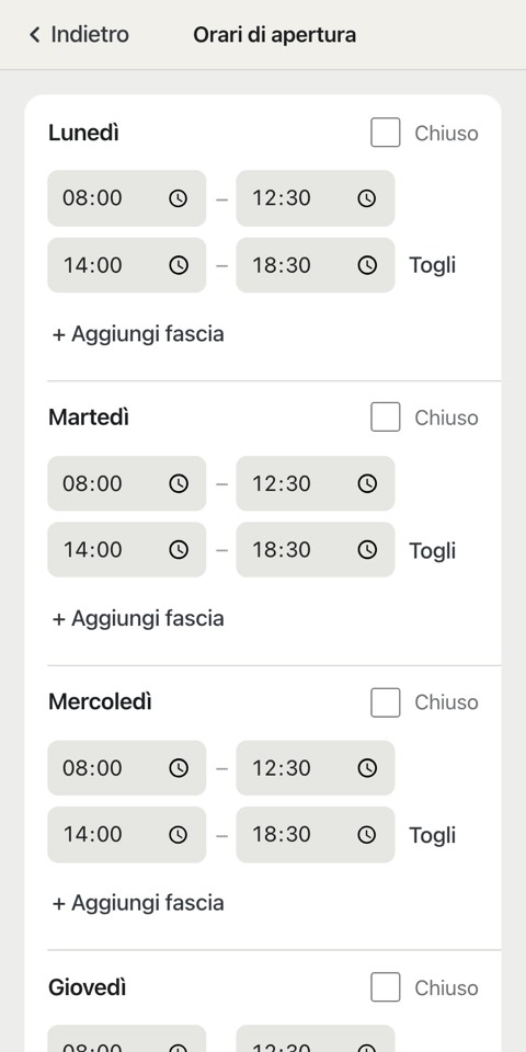 Gli orari dentro la pagina riservata, visti da un telefono: ogni giorno ha le sue caselle con l'ora di apertura e di chiusura, e una spunta per segnarlo chiuso.